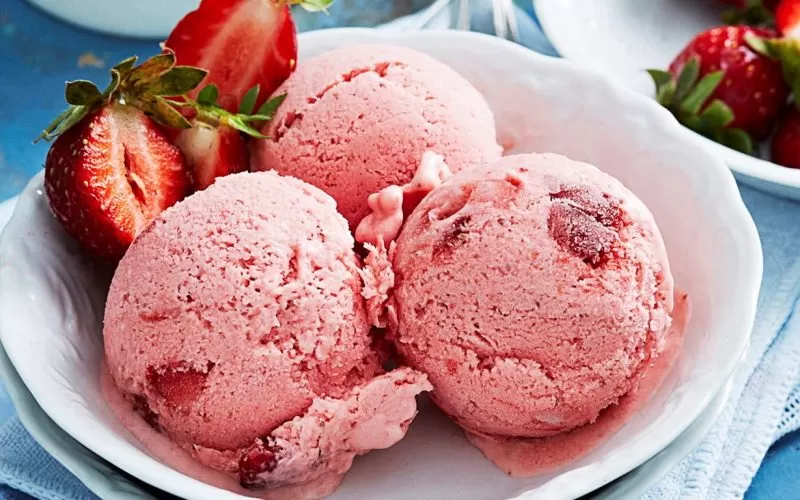 Es Krim Stroberi: Sensasi Segar dan Manis yang Menggoda